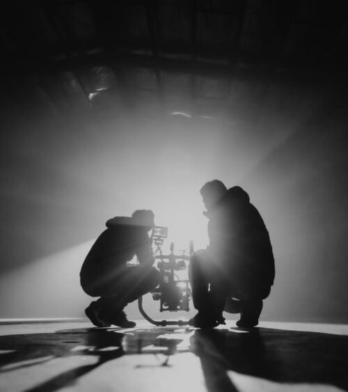 photograp people seting up eqipment